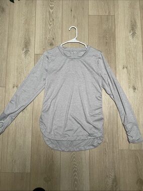 ATHLETA-Light Gray Women’s Performance Long Sleeve Crewneck Top with thumb holes